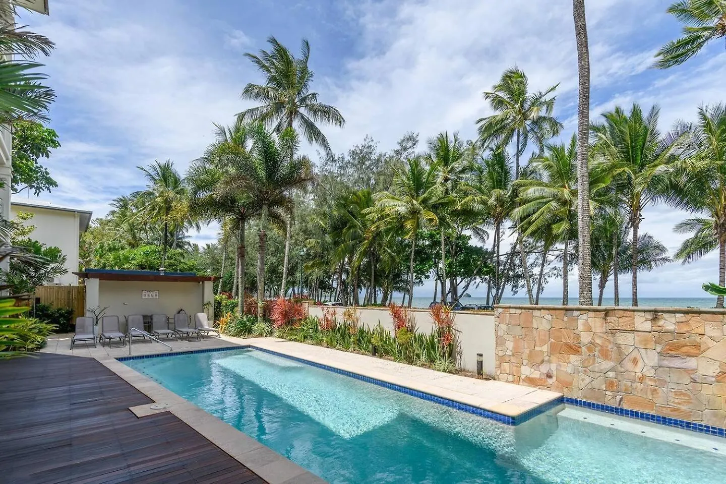 Seascape Solace - Breezy Waterfront Bliss Palm Cove Australia