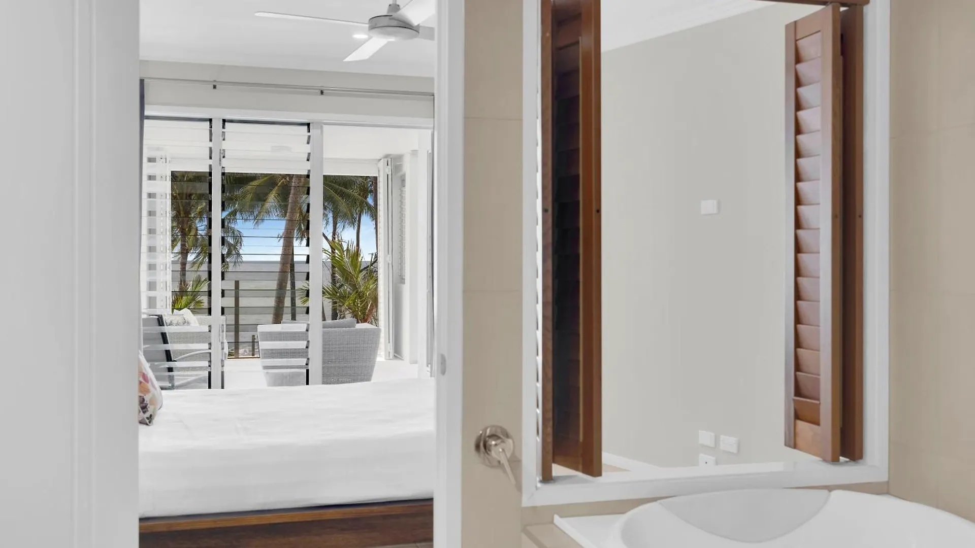 Seascape Solace - Breezy Waterfront Bliss Palm Cove Apartament
