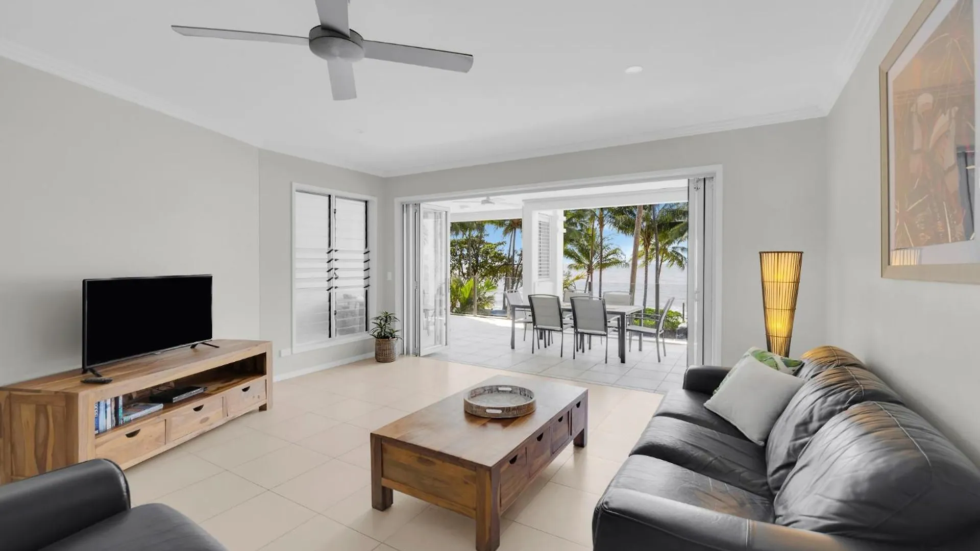 Seascape Solace - Breezy Waterfront Bliss Palm Cove