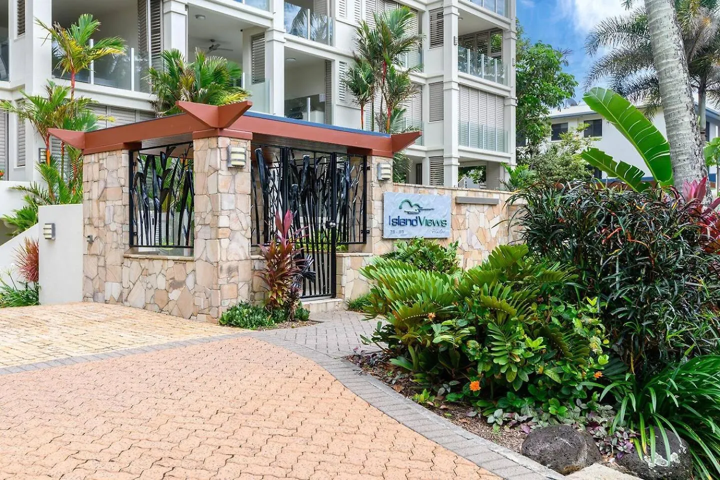 Seascape Solace - Breezy Waterfront Bliss Palm Cove