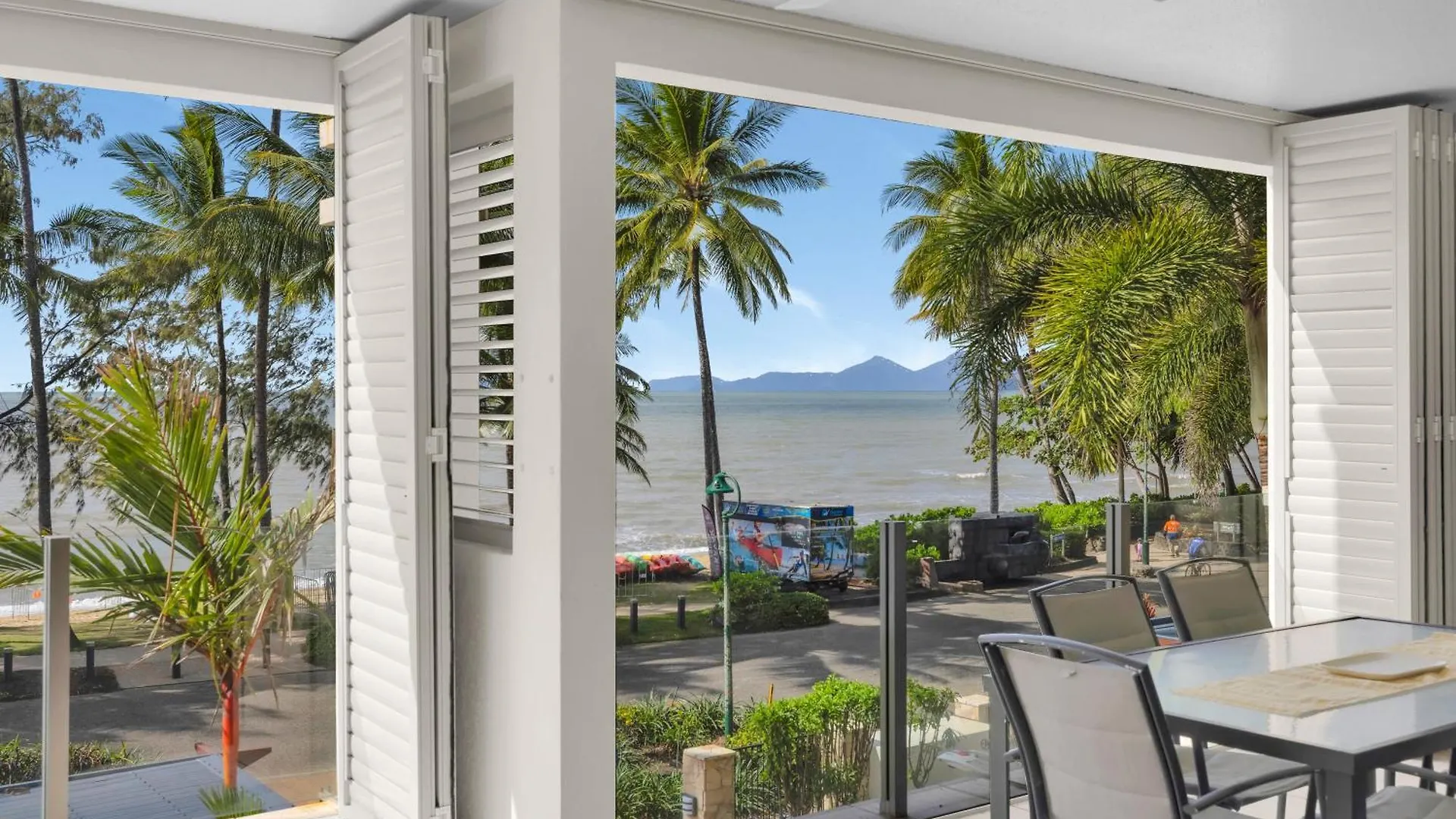 Seascape Solace - Breezy Waterfront Bliss Palm Cove Australie