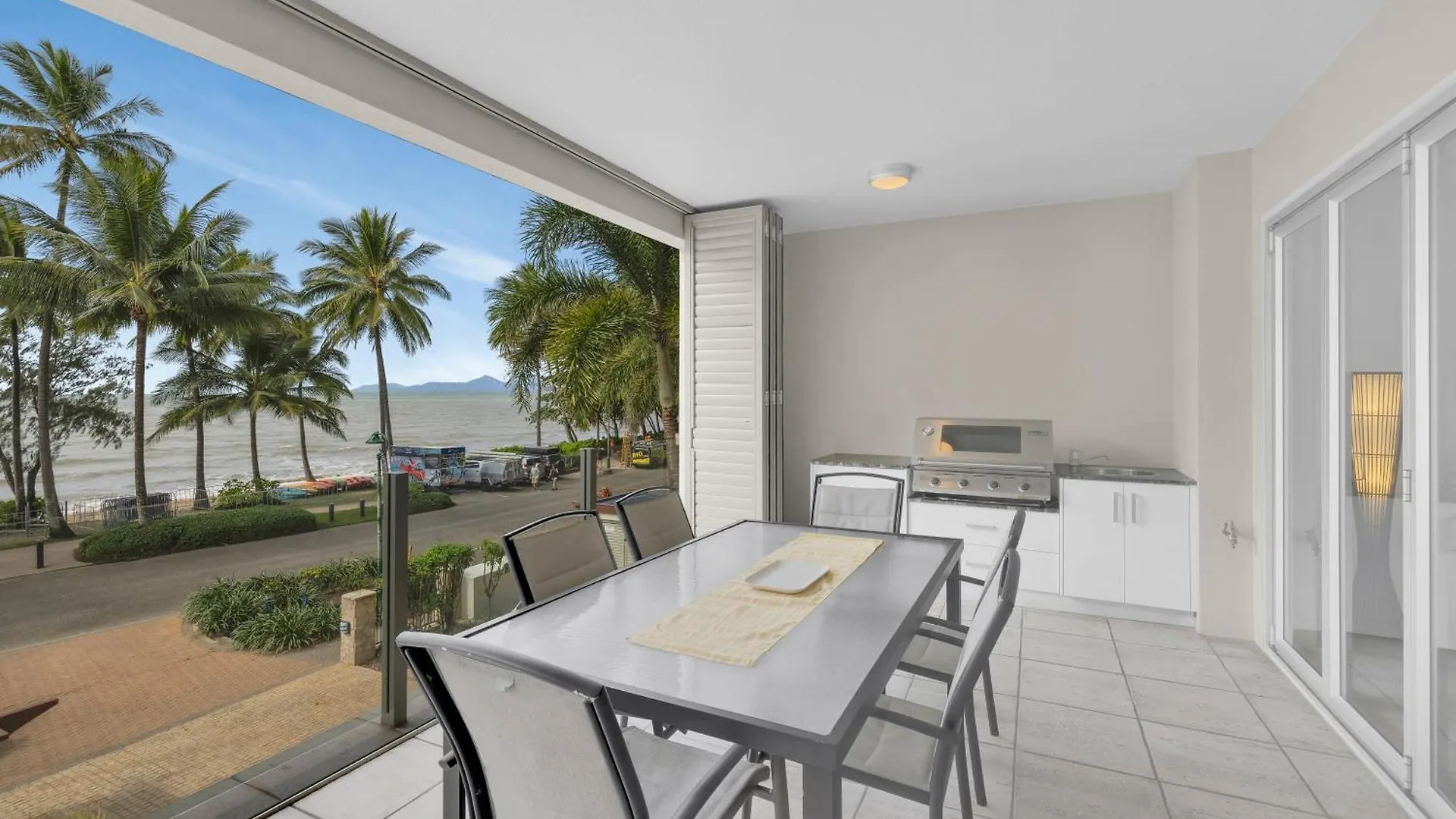 Seascape Solace - Breezy Waterfront Bliss Palm Cove